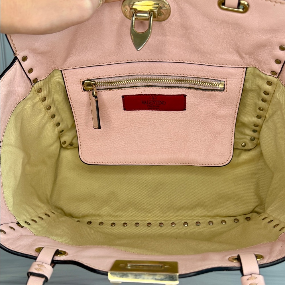 Valentino Garavani Rockstud Blush Pink 2-Way Tote Crossbody Bag With Gold Studs - Picture 7 of 7